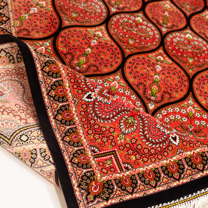 Detailed view of the Val silk rug in 200x300 cms featuring a red medallion pattern with floral motifs and intricate border work.