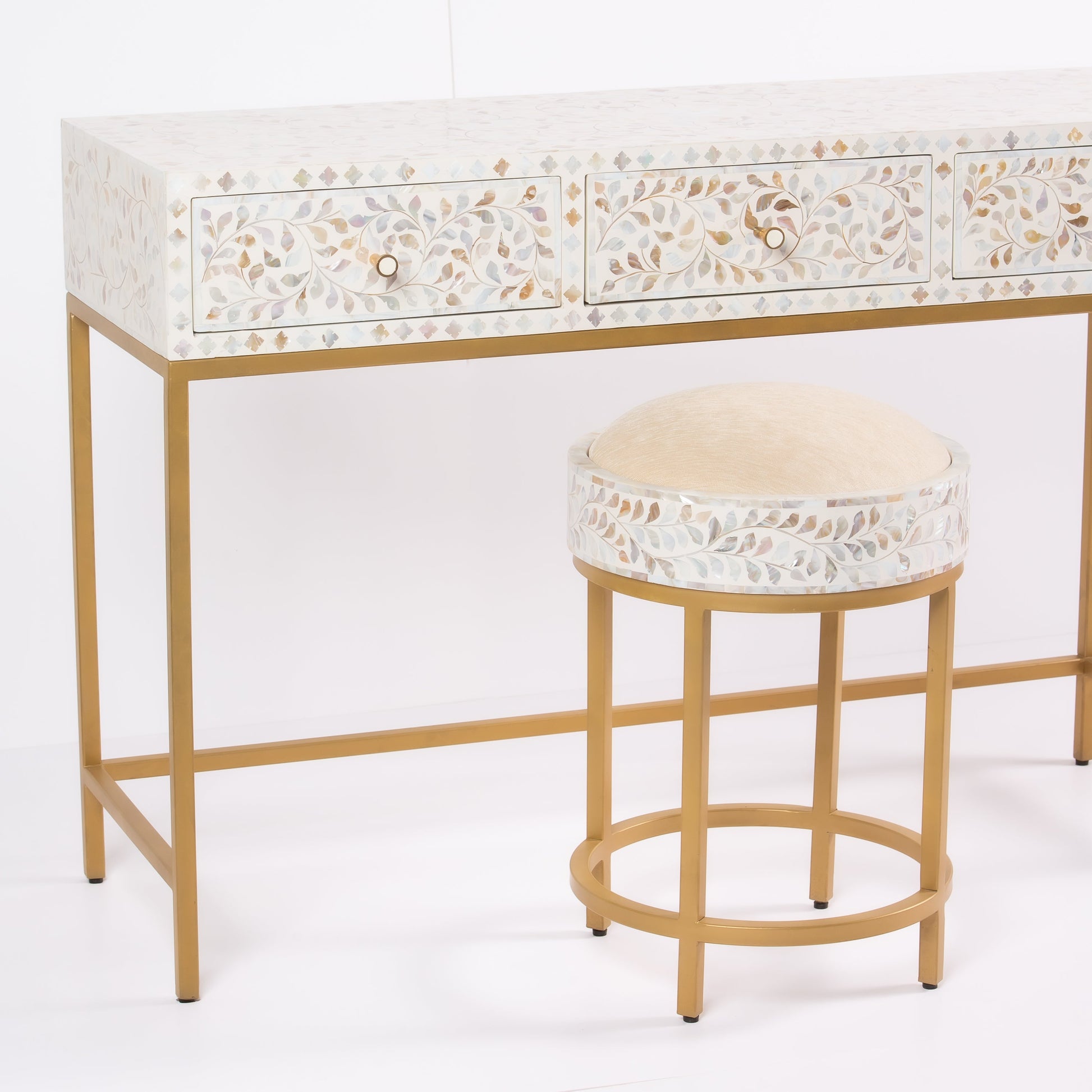 Vero_console_table_in_white_mother_of_pearl